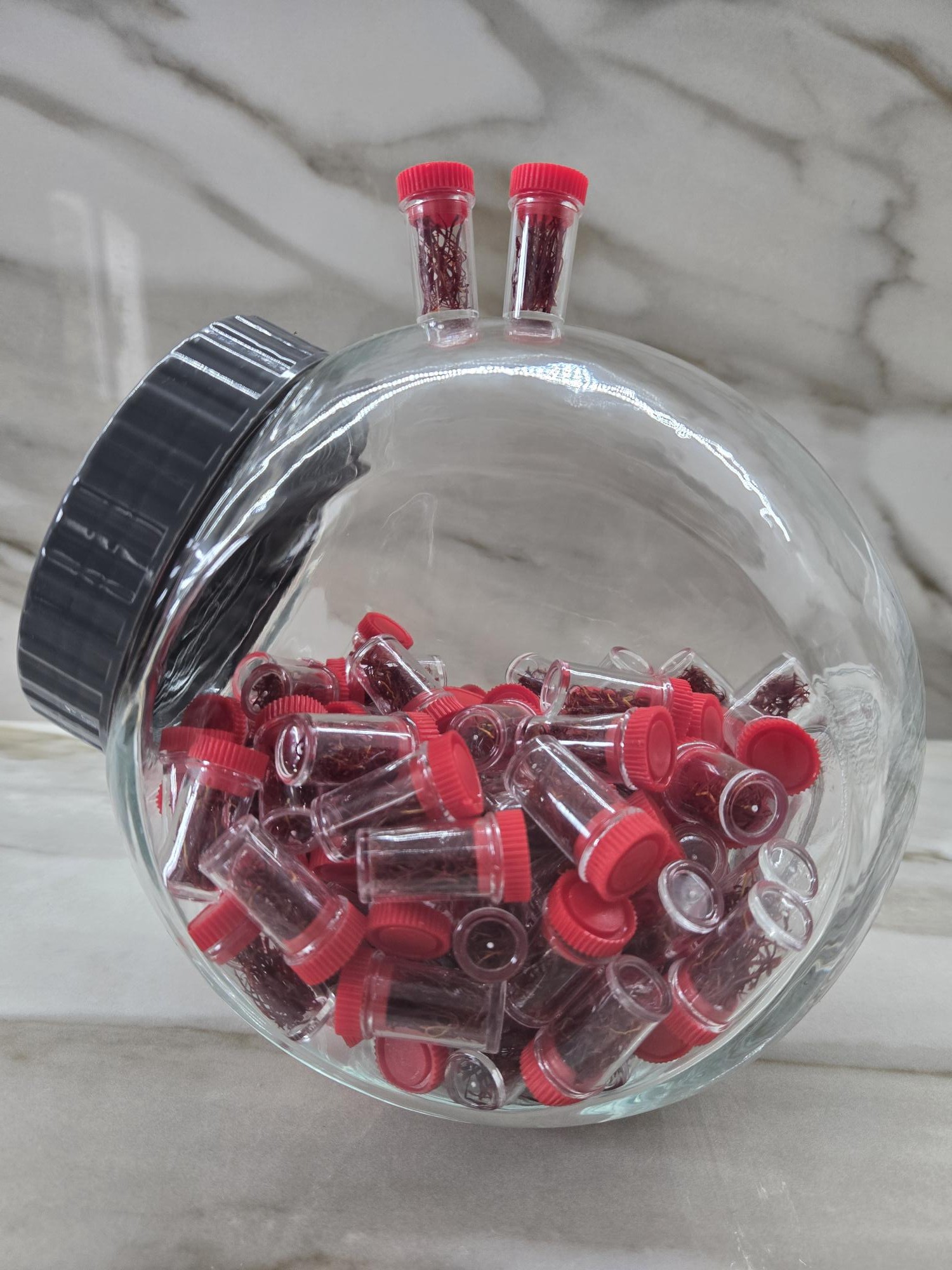 Pot en verre avec 100 fioles de 0.1 gr safran pistil