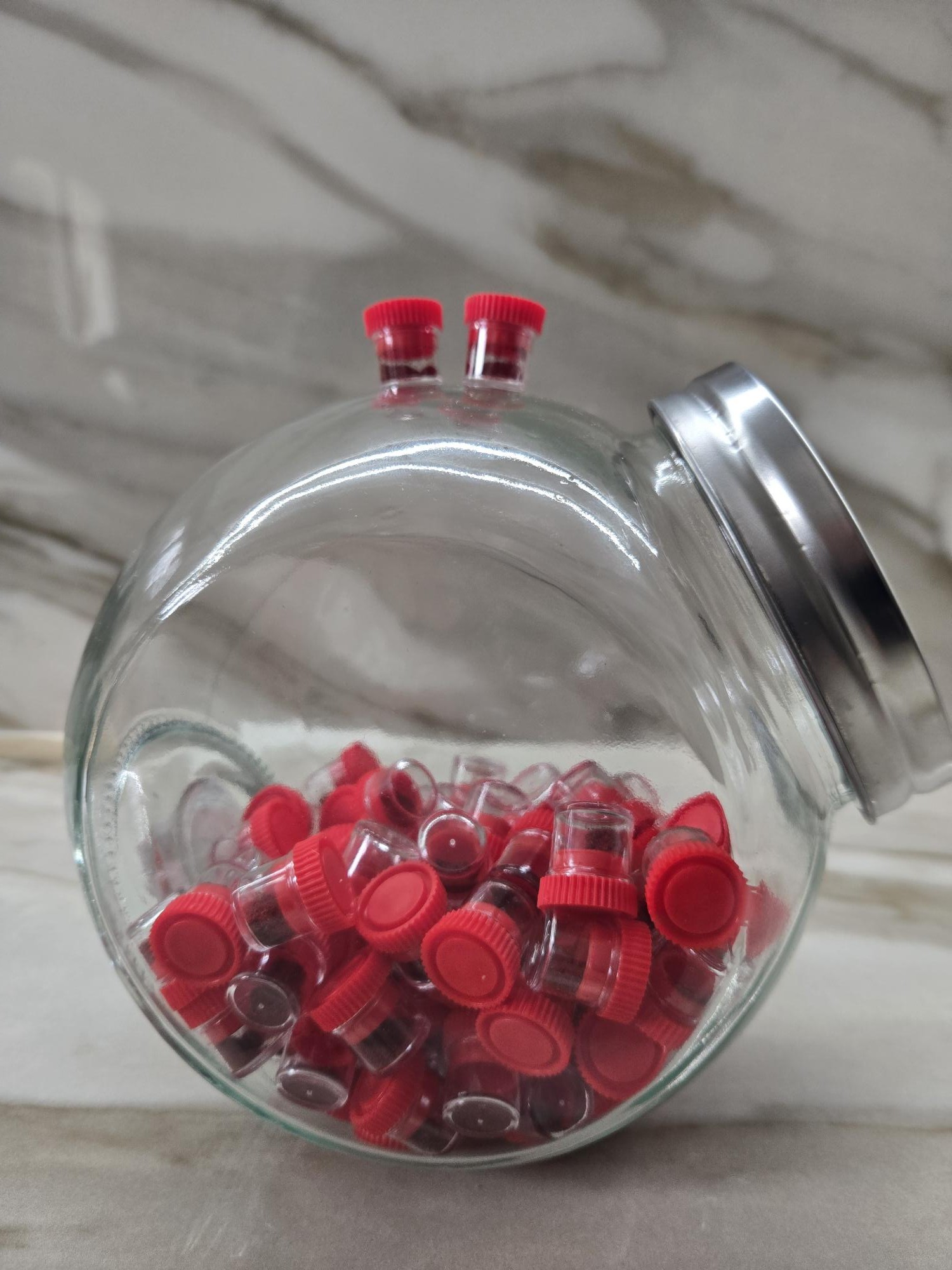 Pot en verre avec 100 fioles de 0.1 gr safran poudre